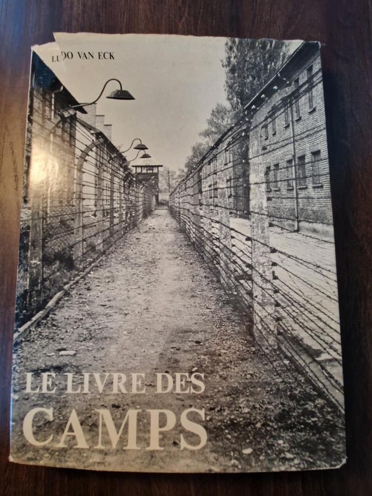 Le Livre Des Camps, Boeken, Gelezen, Ludo van Eck, Ophalen of Verzenden, Overige onderwerpen