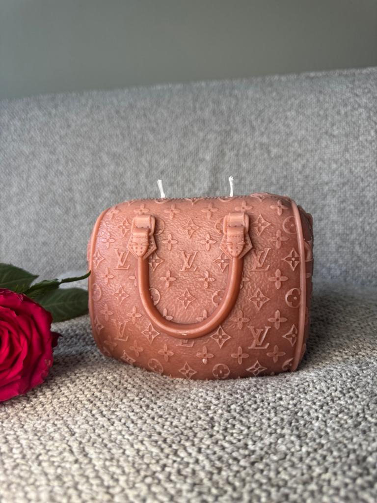 Luxe Lv kaars | oudroze, Huis en Inrichting, Woonaccessoires | Kandelaars en Kaarsen, Overige materialen, Overige kleuren, Nieuw