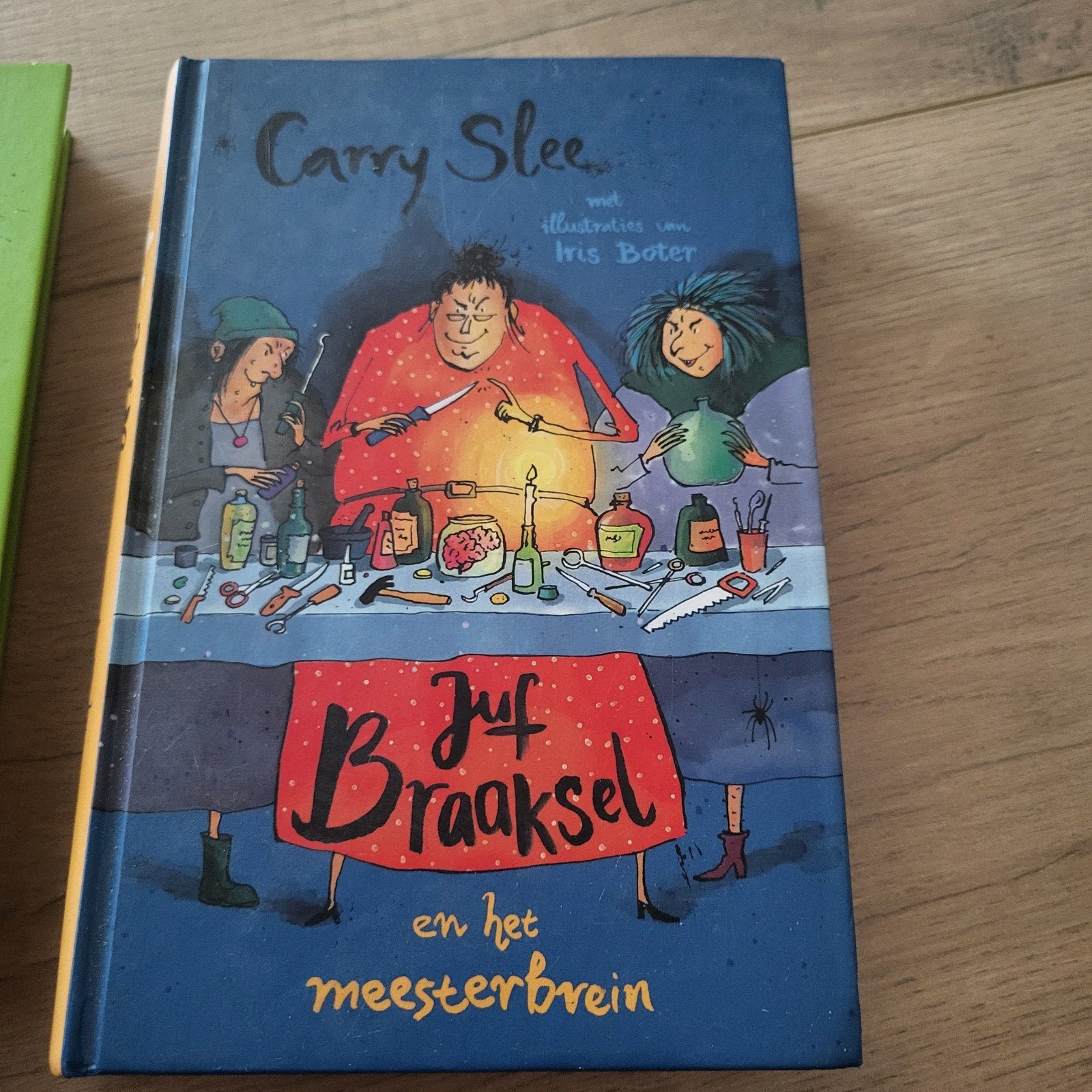 Juf Braaksel boeken: De magische ring & Het meesterbrein, Ophalen, Zo goed als nieuw, Carry Slee, Fictie