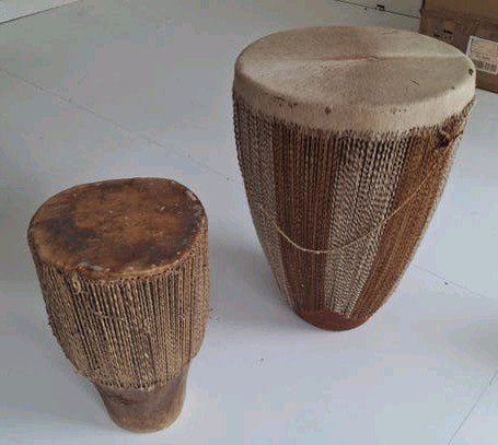Afrikaanse trommel - Handgemaakt - Natuurlijke materialen, Antiek en Kunst, Ophalen, Afrika, Overige typen, Handgemaakt