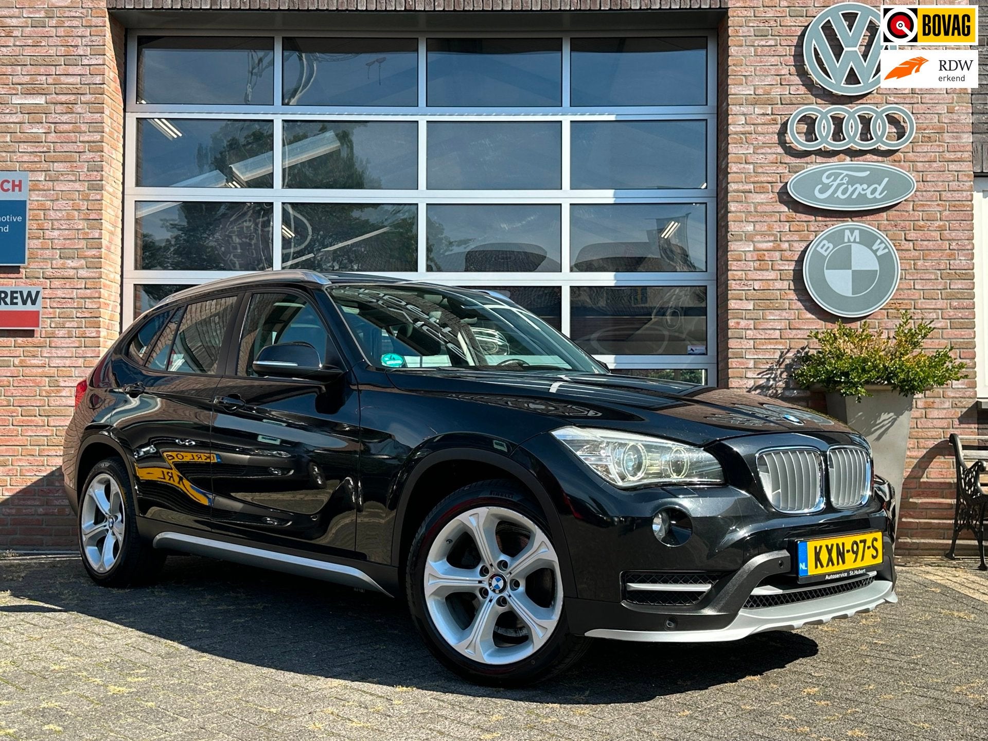 BMW X1 SDrive18i. Navi. Panoramadak. Camera. PDC., Auto's, Dealer onderhouden, Achterwielaandrijving, 4 cilinders, 150 pk