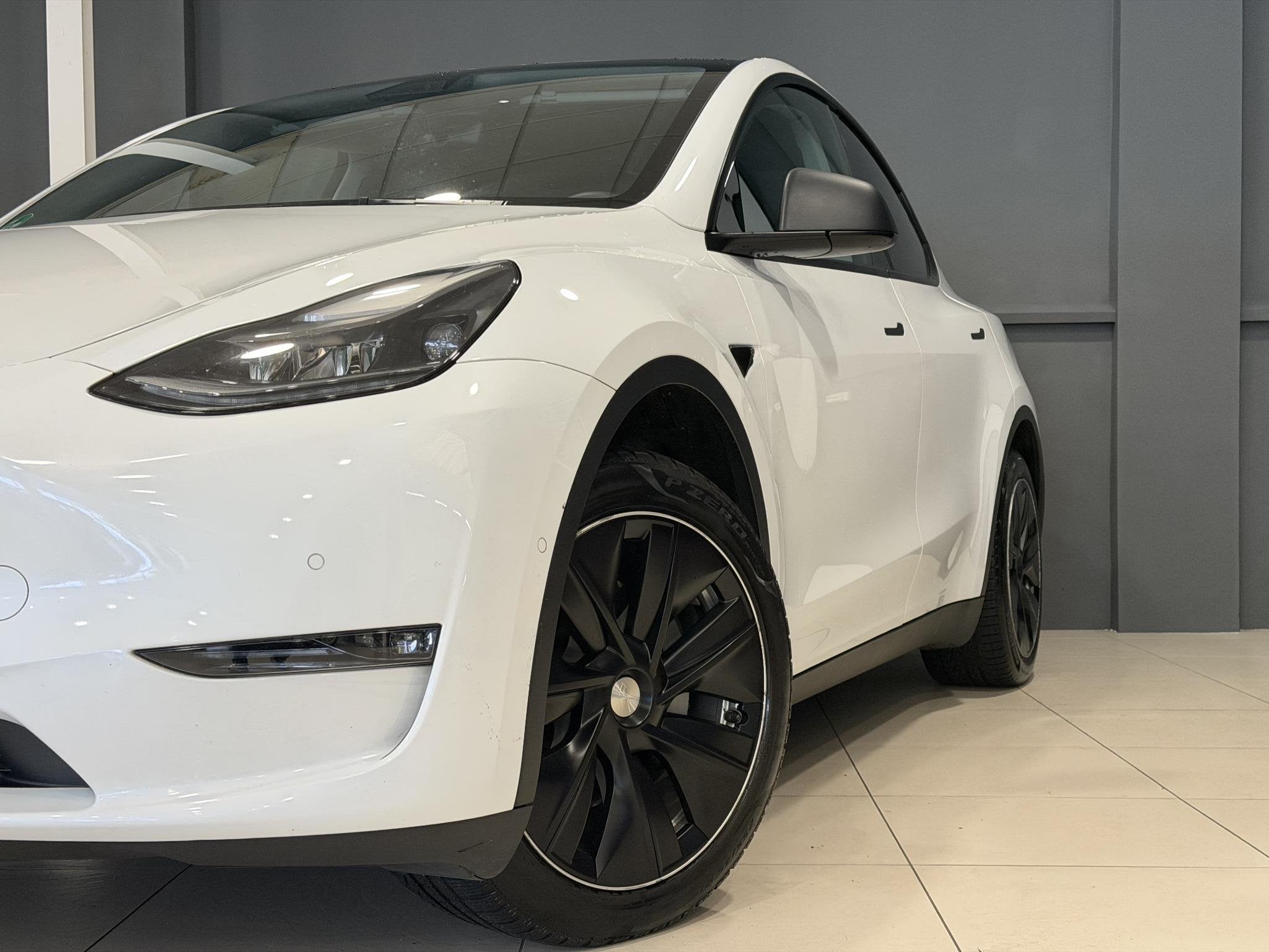 Tesla Model Y Long Range AWD 75 kWh | Trekhaak | SOH 91,7% |, Automaat, Stof, Gebruikt, 495 min