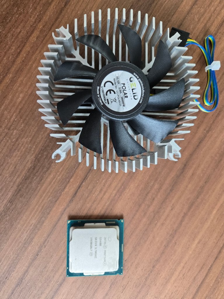 Intel Pentium G5400 met cooler, LGA 1151, Ophalen of Verzenden, Zo goed als nieuw, 3 tot 4 Ghz