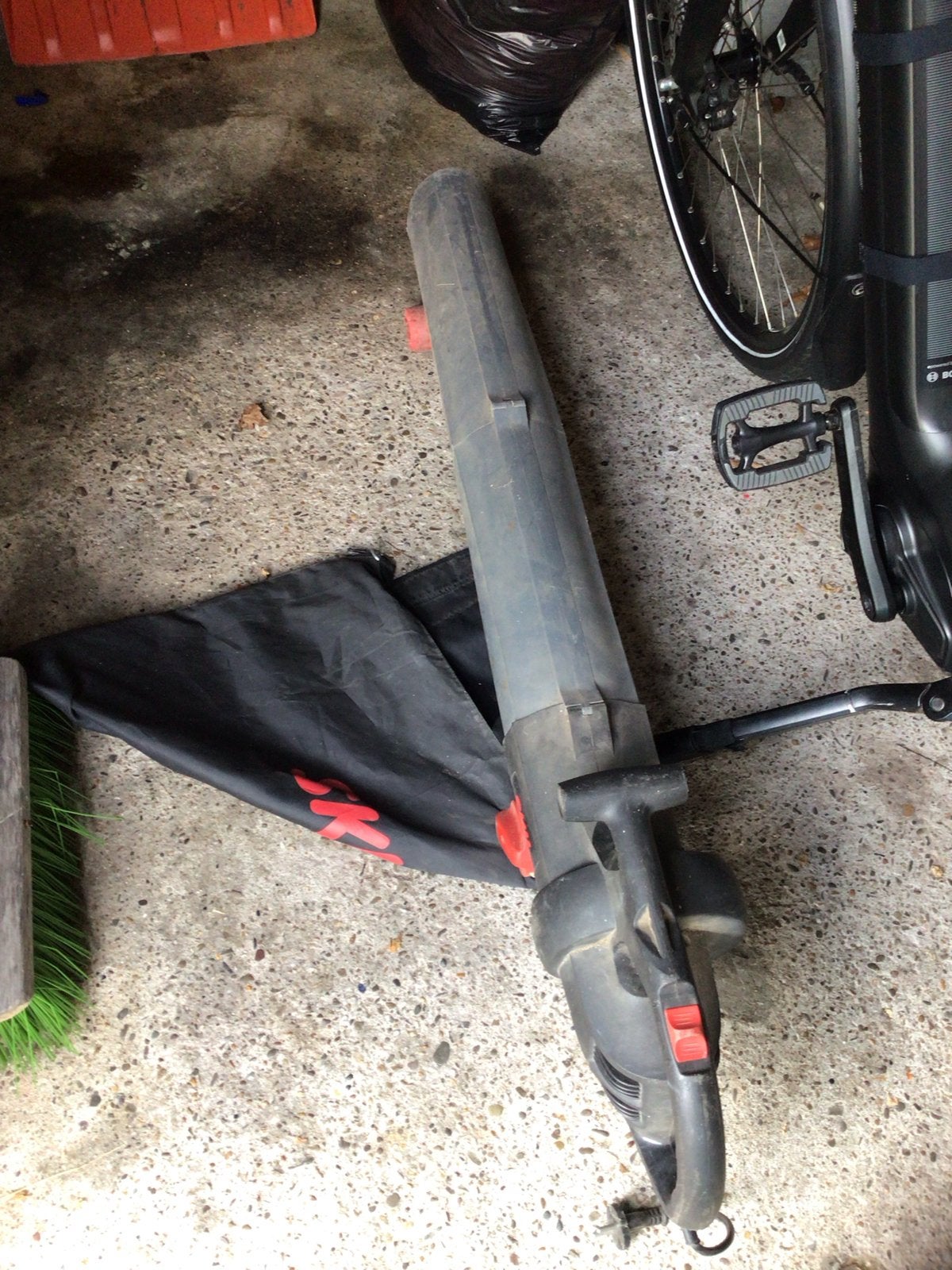 SKIL Bladblazer met zuigfunctie en opvangzak, Ophalen, Gebruikt, Handgedragen, Met opvangzak