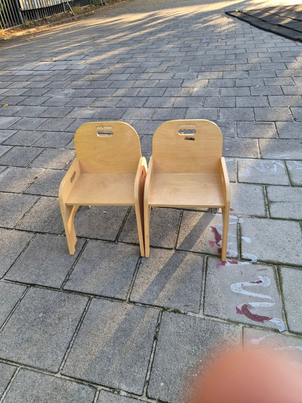 Twee houten kinderstoeltjes, Kinderen en Baby's, Ophalen