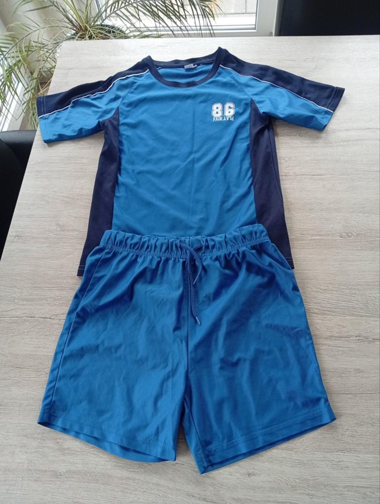 Voetbalshirt en broekje in  maat 146/152, Broek, Jongen of Meisje, Ophalen of Verzenden, Zo goed als nieuw