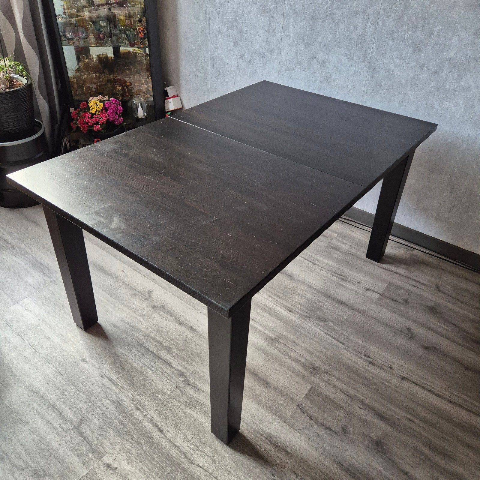 Uitschuifbare eettafel - Zwart, Huis en Inrichting, Tafels | Eettafels, Ophalen, Gebruikt, 50 tot 100 cm, 150 tot 200 cm