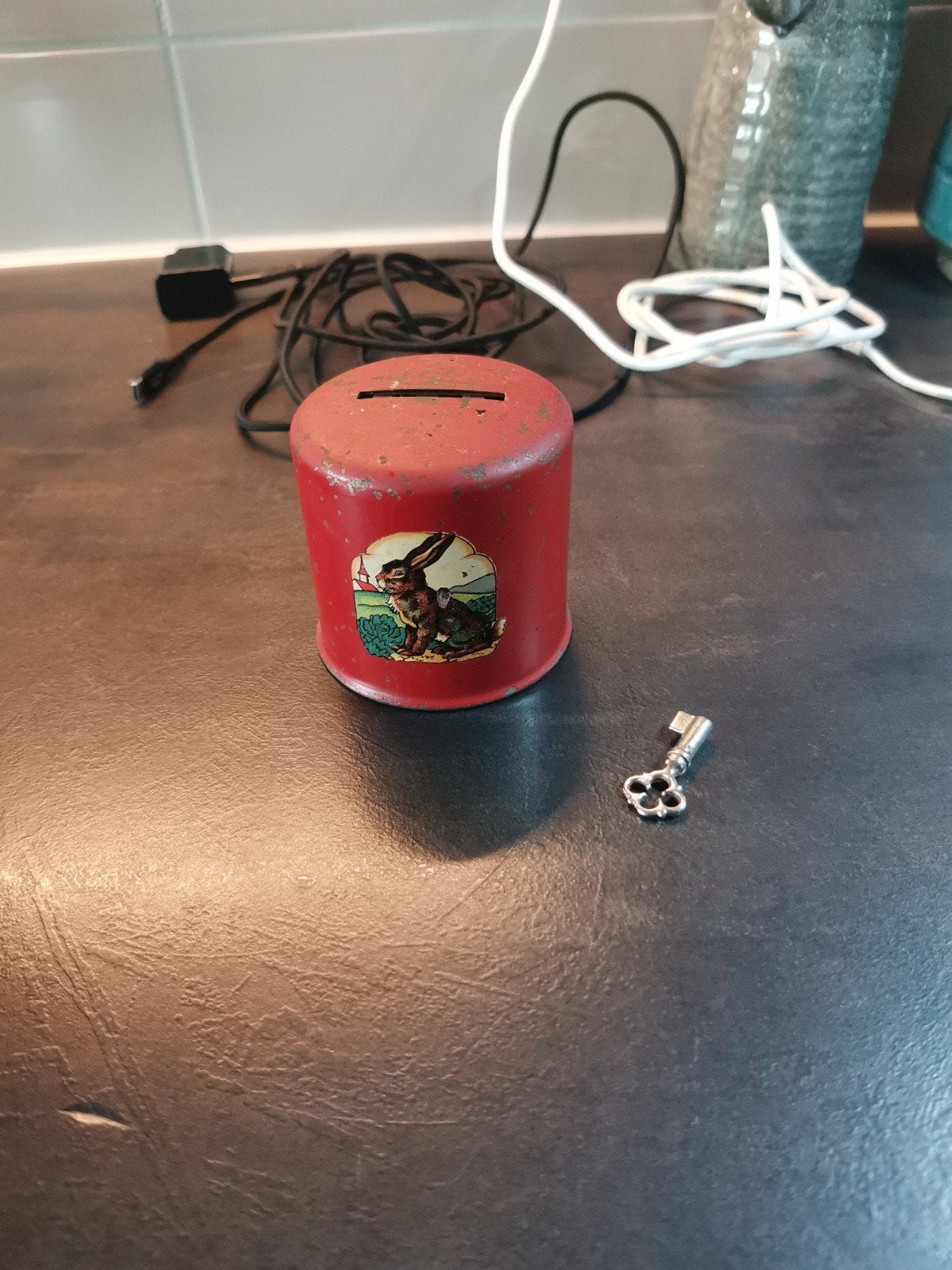 Oude spaarpot met konijn - Vintage blikken spaarpot, Ophalen of Verzenden