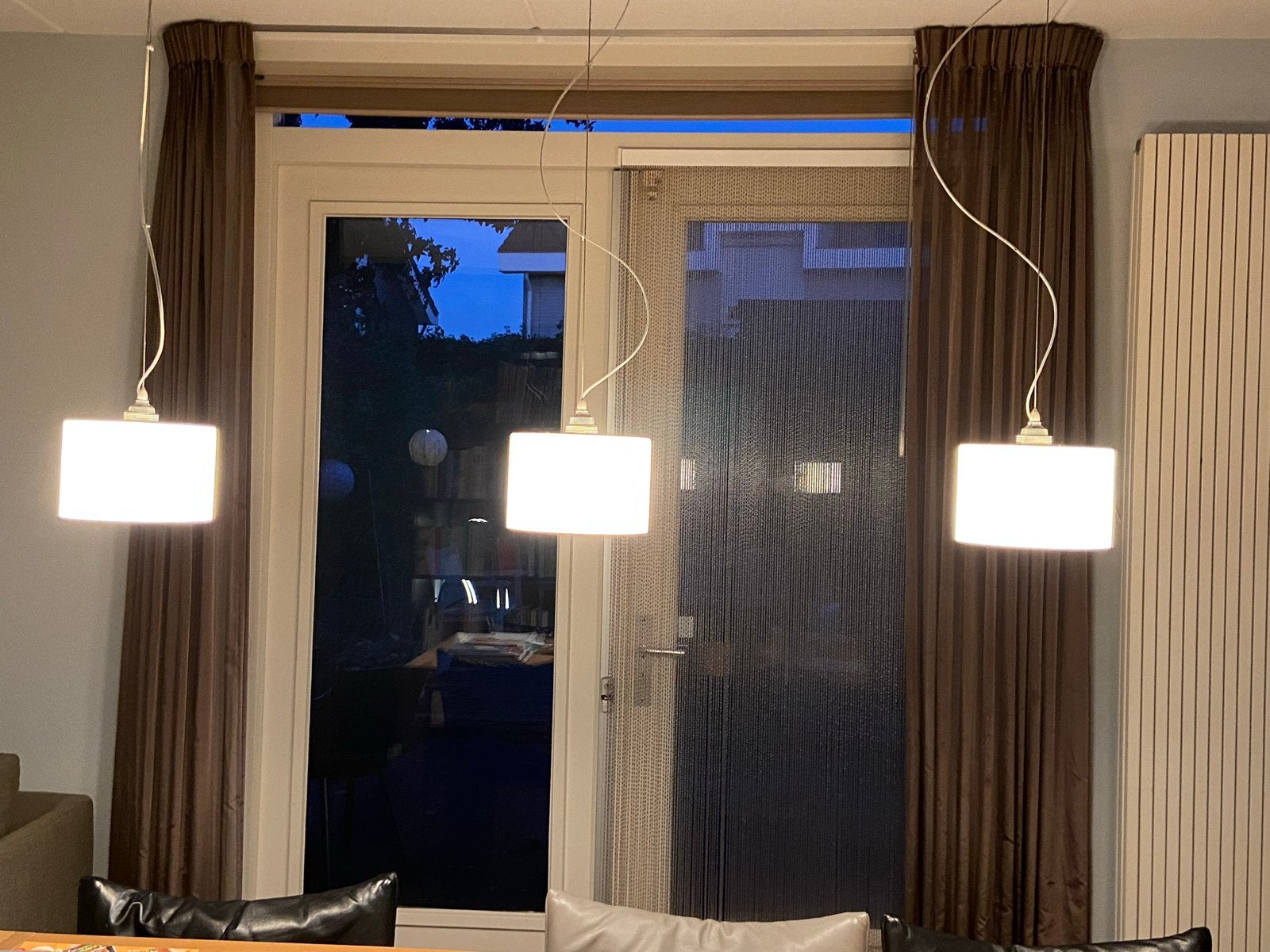 Hanglamp met 3 Witte Glazen Kappen, Ophalen, Zo goed als nieuw, Glas