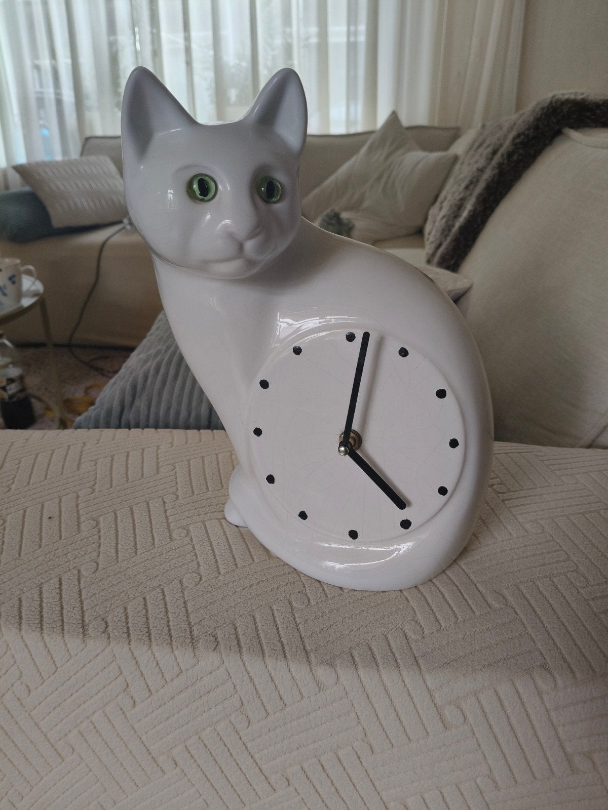 Vintage witte kattenklok, Gebruikt, Wit, Analoog, Werkt op batterijen