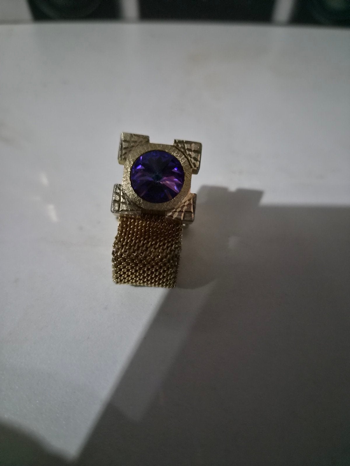 Vintage gouden manchetknopen met paarse steen, Ophalen of Verzenden, Gebruikt, Overige materialen, Verguld