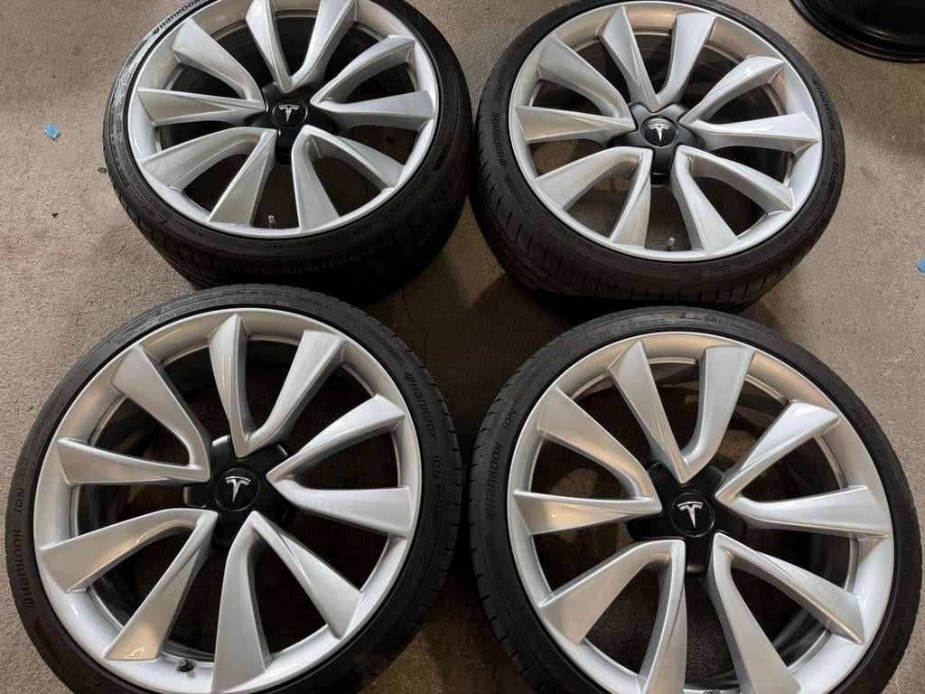 20 inch Tesla Model 3 Performance Velgen met nieuwe banden, Auto-onderdelen, Banden en Velgen, Gebruikt, Banden en Velgen, Ophalen of Verzenden