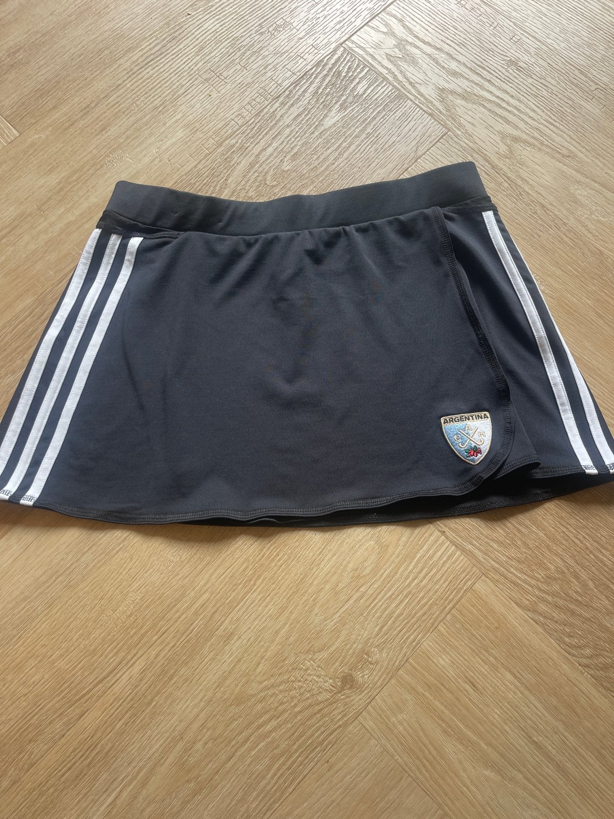 Adidas hockey rokje Argentina zwart wit mt S, Ophalen of Verzenden, Kleding