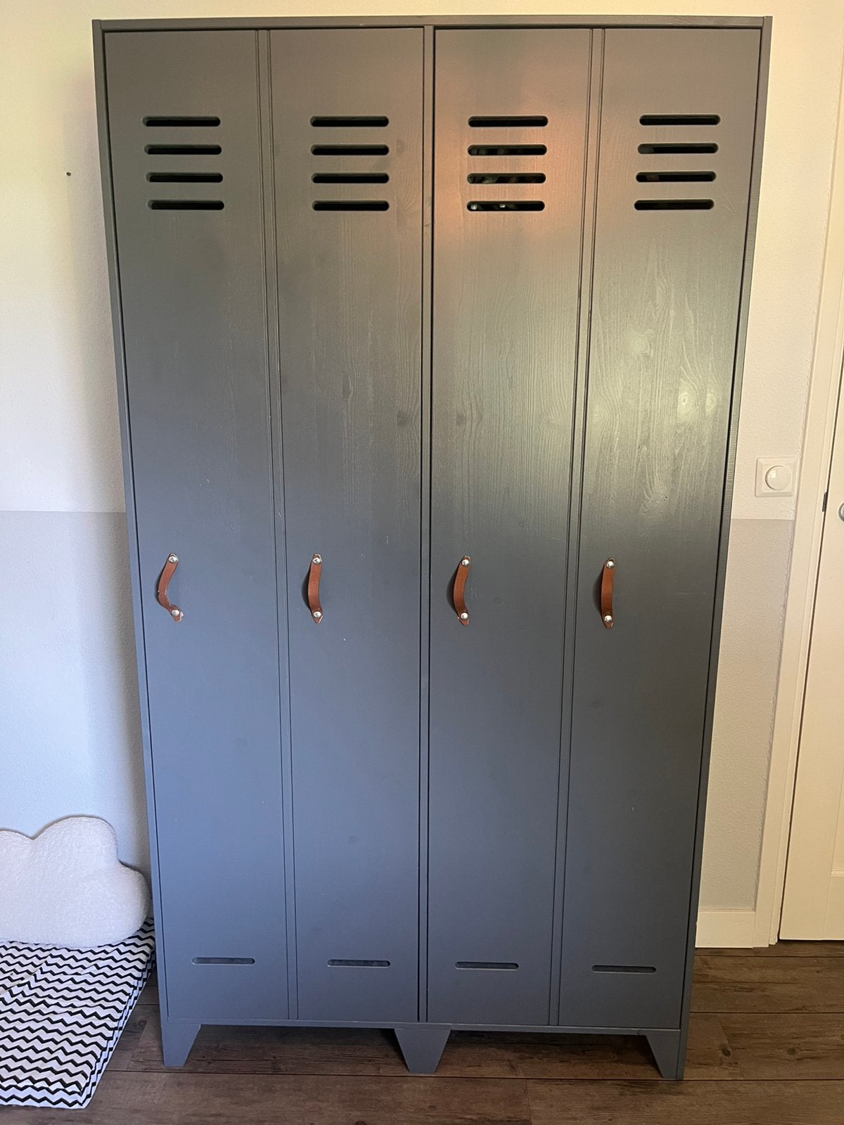 WOOOD kledingkast lockerkast Stijn grijs - 187 x 103 x 40 cm, Ophalen, Zo goed als nieuw, Stoer, Industrieel