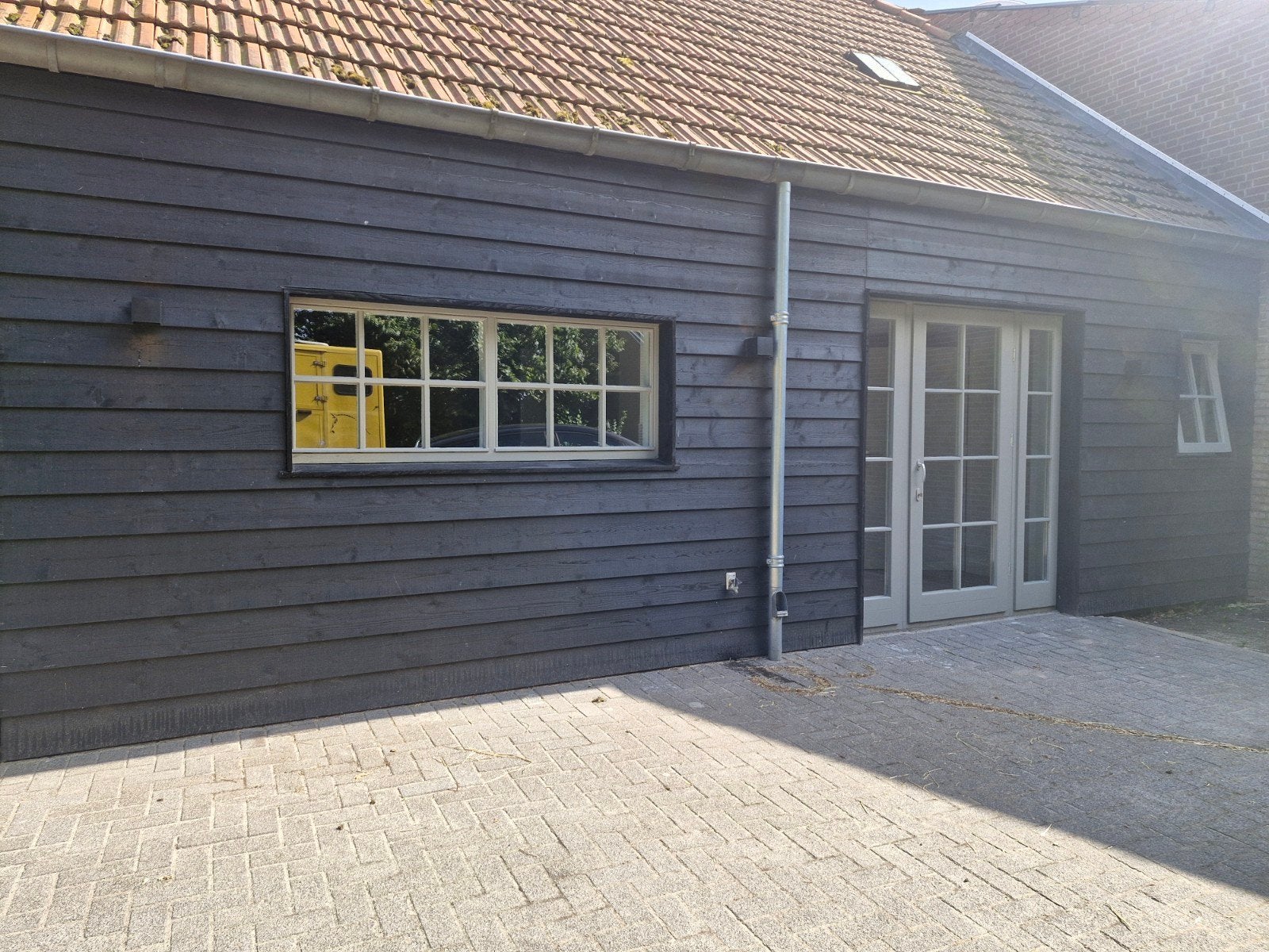 Paardenstallen te huur met woonruimte, Stalling, 4 paarden of pony's of meer