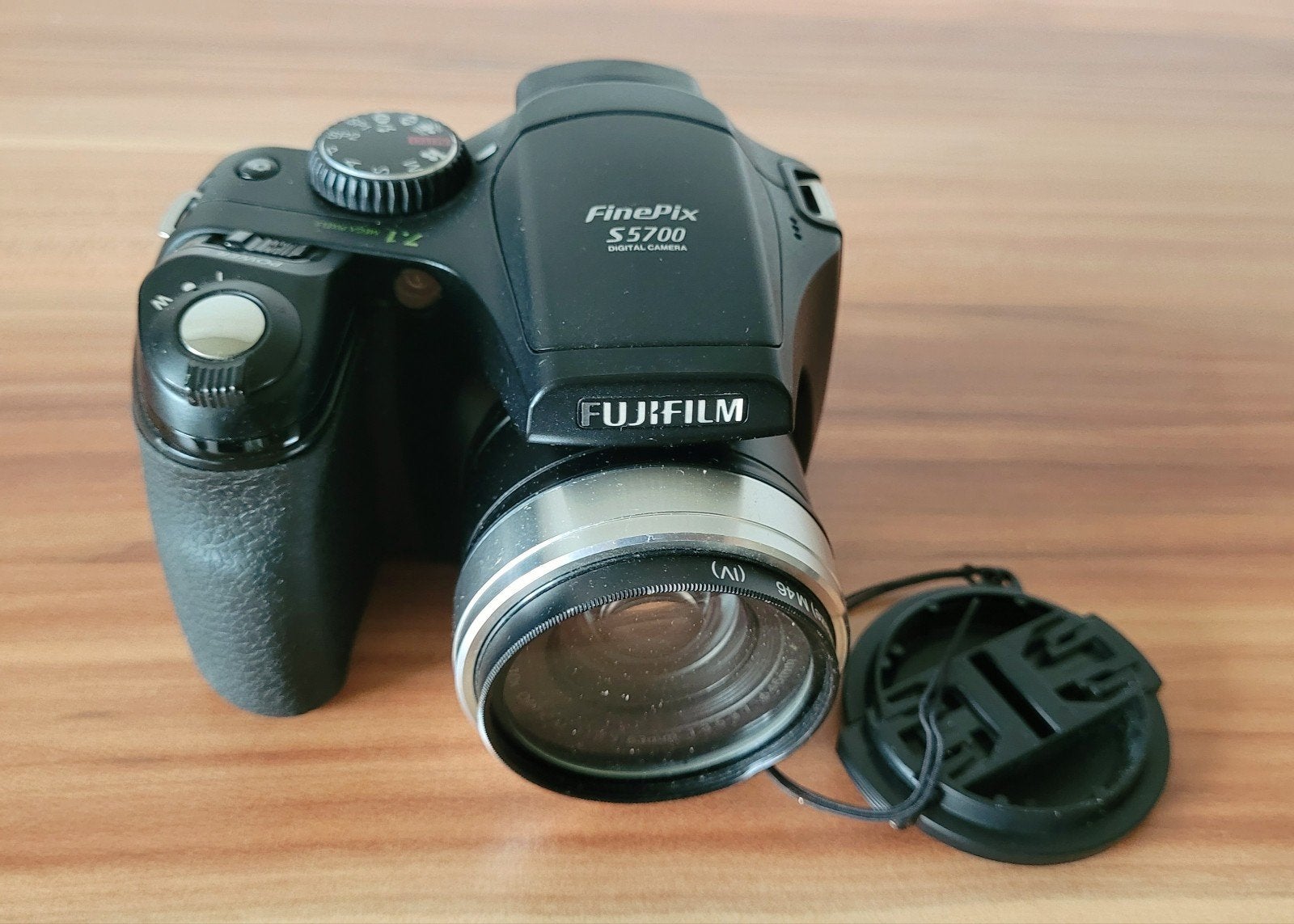 Nette Fujifilm FinePix S5700 bridgecamera + tas, Ophalen, Zo goed als nieuw, Compact, Fuji