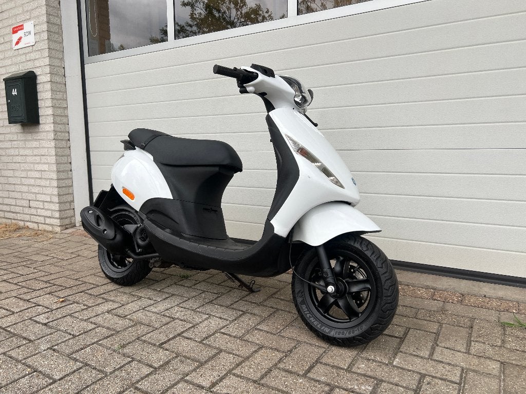 Originele en goede Piaggio Zip 2000 4 takt. Brom. 45km., Fietsen en Brommers, Scooters | Piaggio, Ophalen, Maximaal 45 km/u, Zip