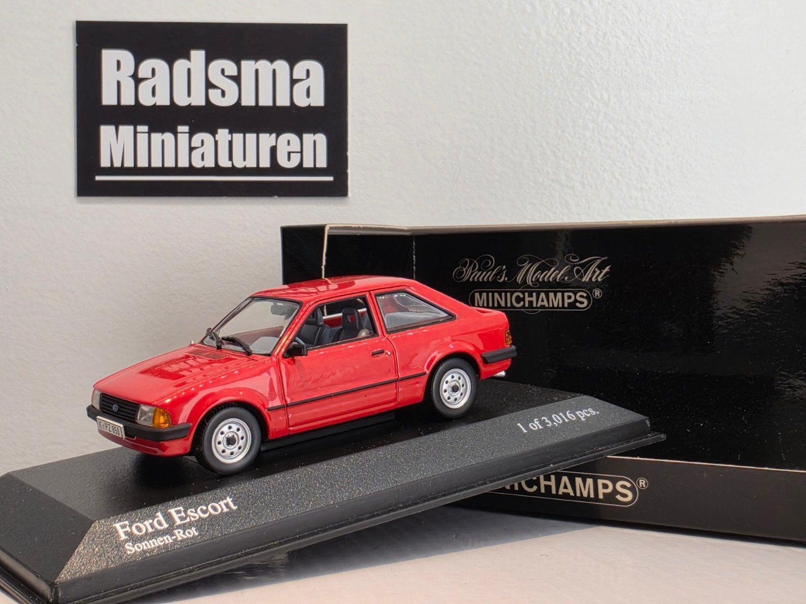 Ford Escort Mk3 - Rood - Basic uitvoering - 1:43 Minichamps, Hobby en Vrije tijd, Modelauto's | 1:43, Auto, Ophalen of Verzenden