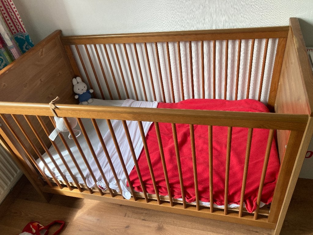 Kinderkamer (ledikant + commode + kast), Kinderen en Baby's, Ophalen, Gebruikt, Jongetje of Meisje