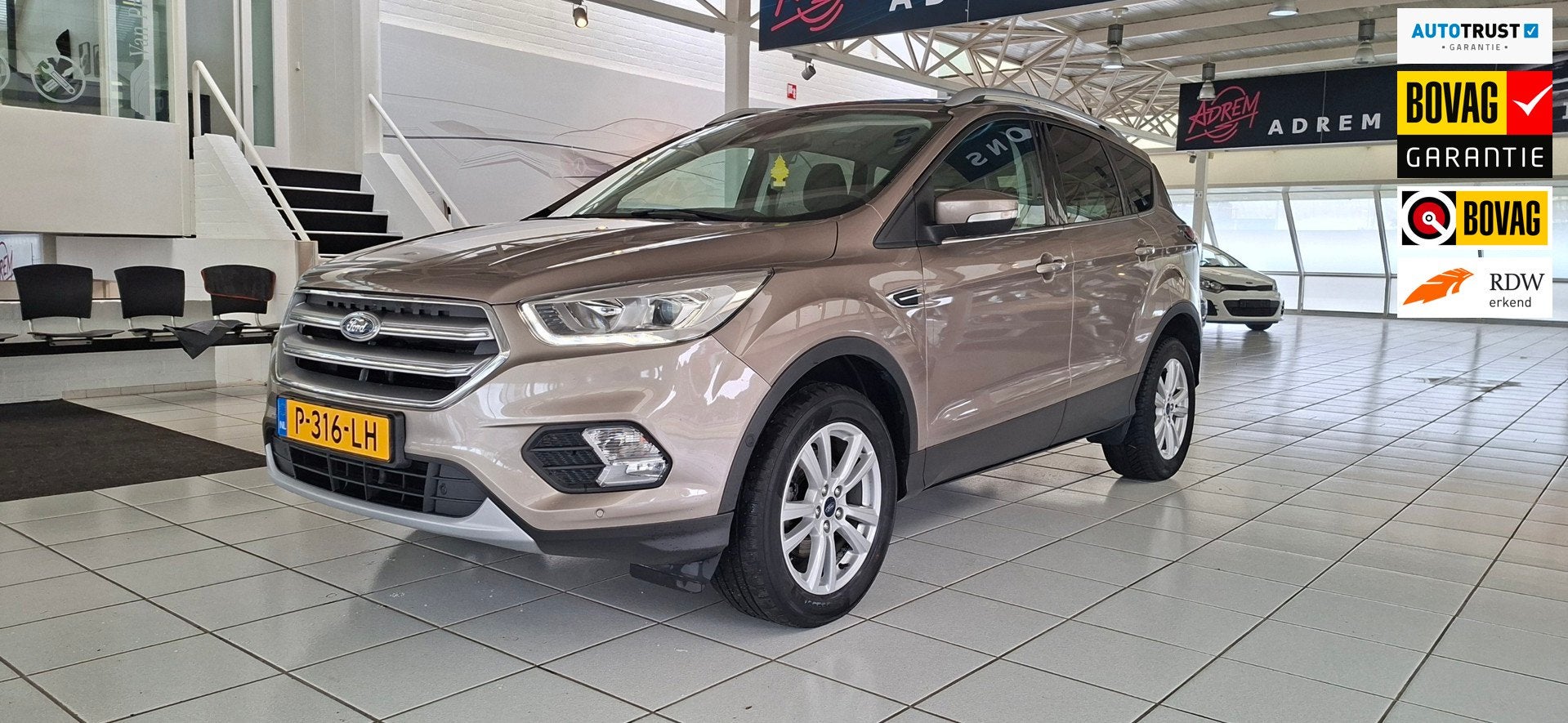 Ford Kuga 1.5 EcoBoost Titanium, Auto's, 4 cilinders, Bruin, 14 km/l, Bedrijf