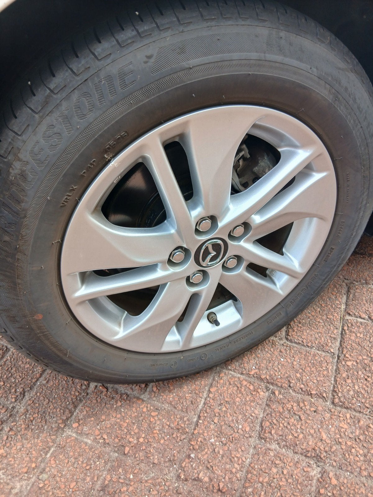 sportvelgen met banden 15 inch Toyota Yaris/Mazda, Auto-onderdelen, Banden en Velgen, Gebruikt, 15 inch, Banden en Velgen, Personenwagen