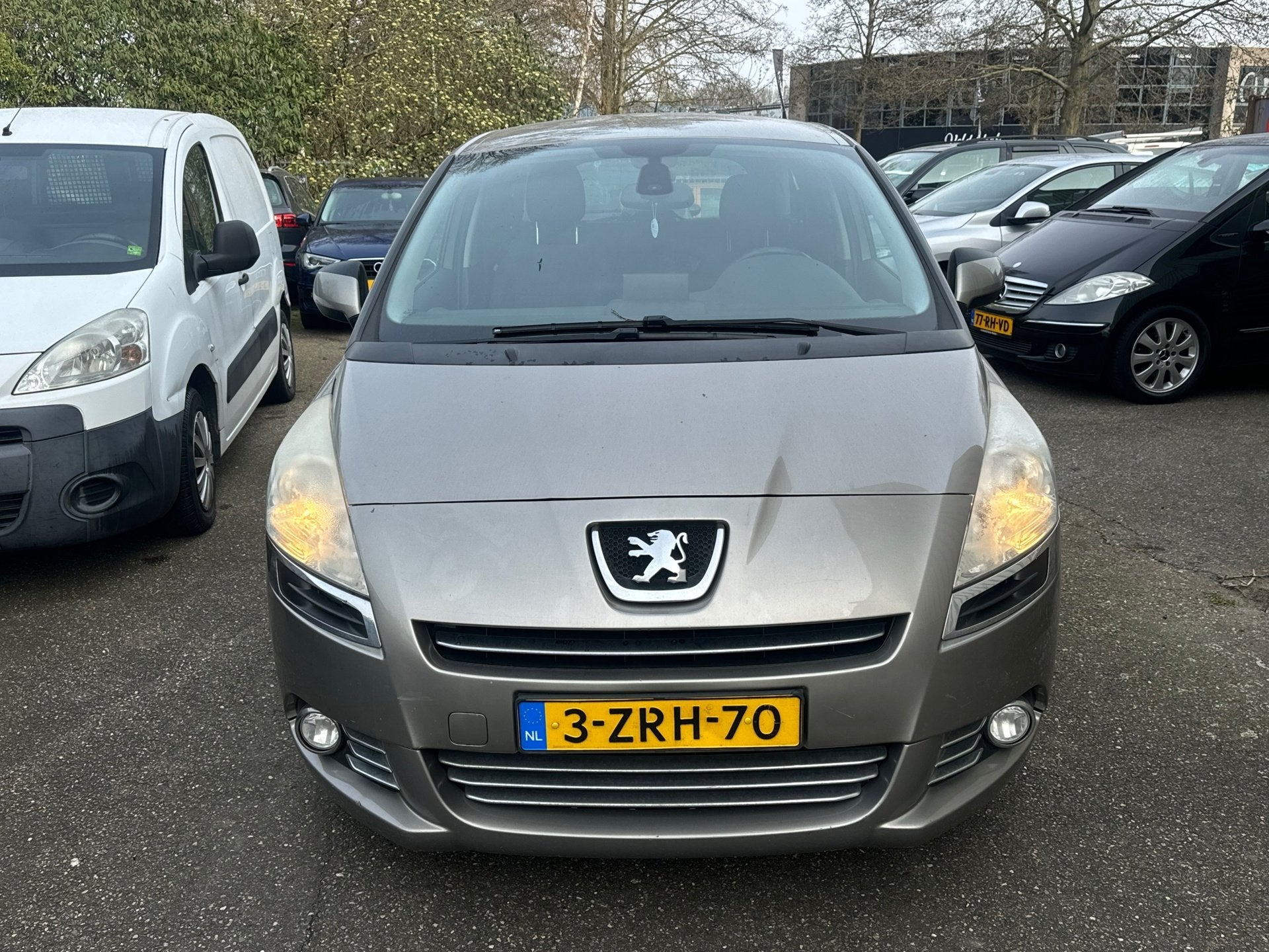 Peugeot 5008 1.6 HDiF ST 7P | Clima | Navi | Automaat, Auto's, Peugeot, Euro 5, Gebruikt, 4 cilinders, 700 kg