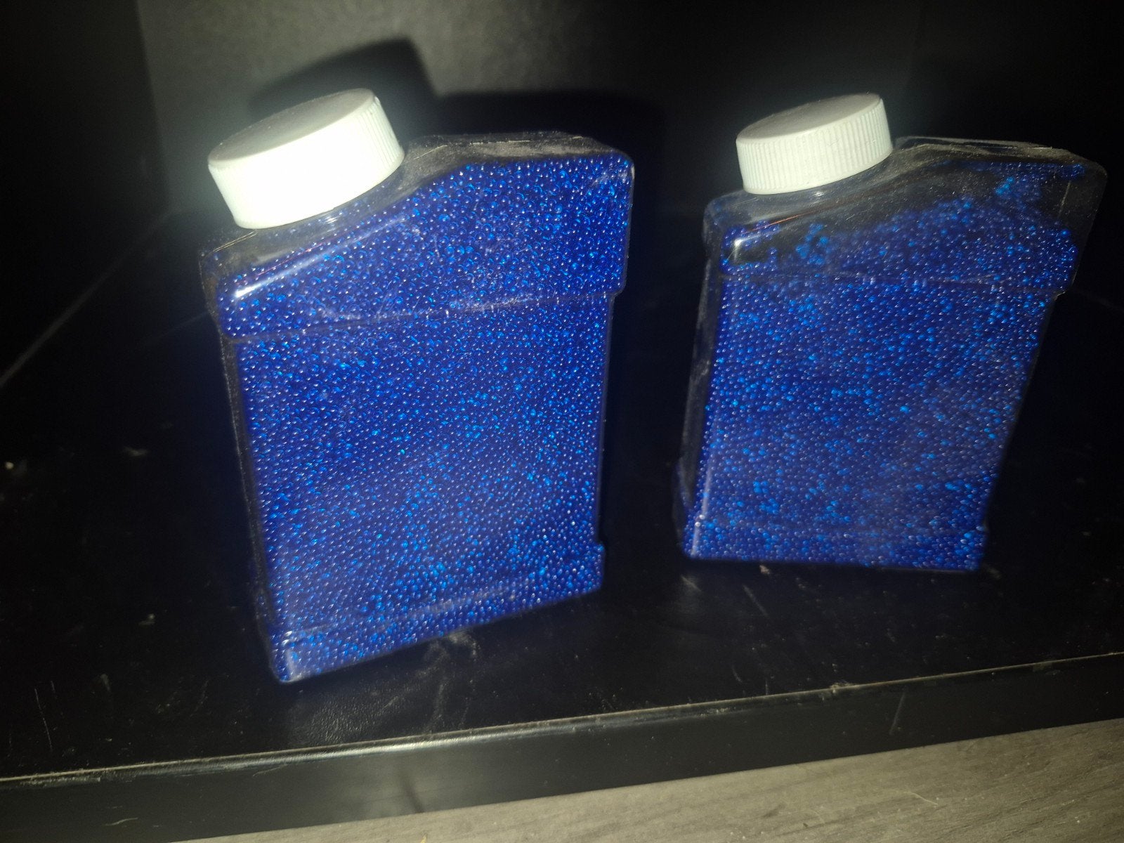 2x Flesjes met blauwe gel blaster balletjes, Ophalen, Zo goed als nieuw