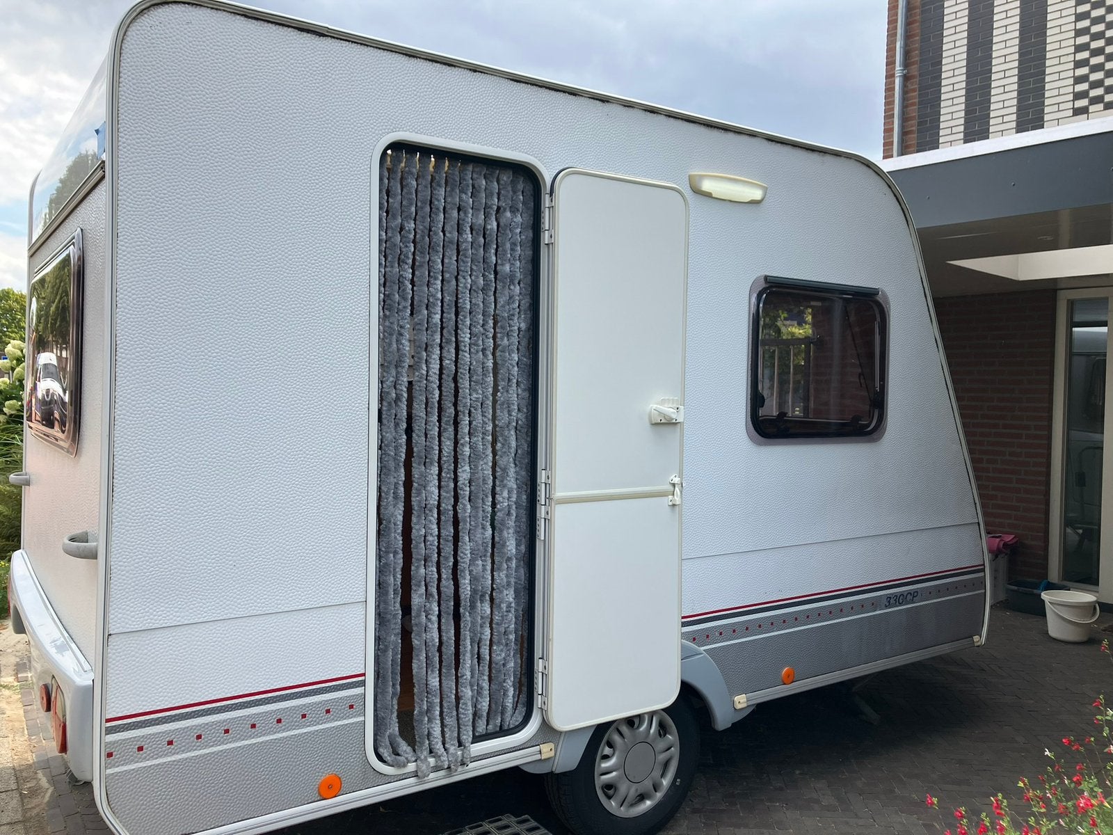 Sterckeman Starlett 330 CP uit 2009 MTM van 750 kilo, Caravans en Kamperen, Caravans, Vast bed, Sterckeman, Koelkast, Treinzit