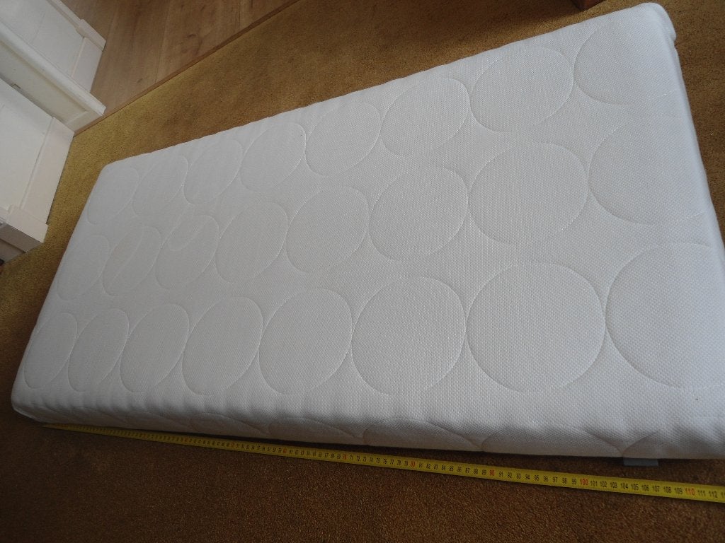 Ledikant matrasje Ikea met wasbare hoes, Kinderen en Baby's, Ophalen, Gebruikt, Ledikant