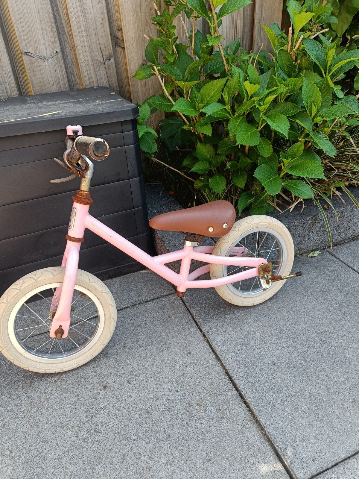 Loopfietsje Bandits & Angels (roze), Fietsen en Brommers, Fietsen | Kinderfietsjes, Ophalen, Gebruikt, Minder dan 16 inch