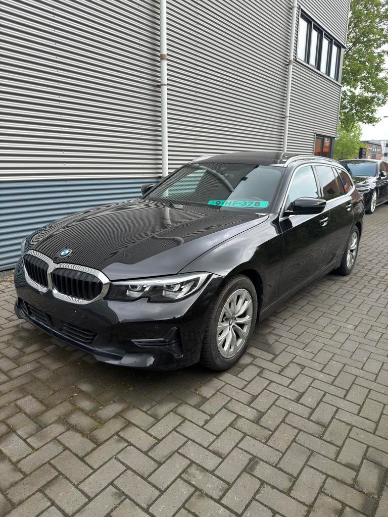 BMW 3-serie M sport-line PANO/LEDER/GR.NAVI/LED/TREKHAAK, Automaat, 1998 cc, Achterwielaandrijving, Zwart