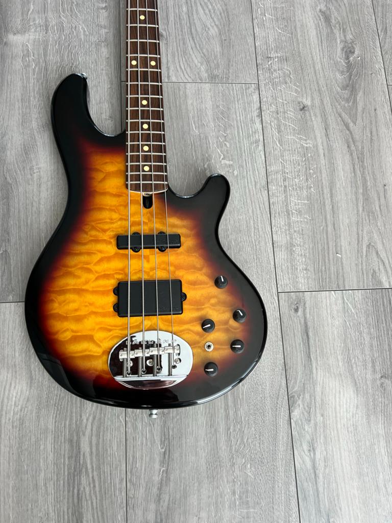Lakland Skyline 44-02 deluxe basgitaar - Zo goed als nieuw, Muziek en Instrumenten, Snaarinstrumenten | Gitaren | Bas, Ophalen