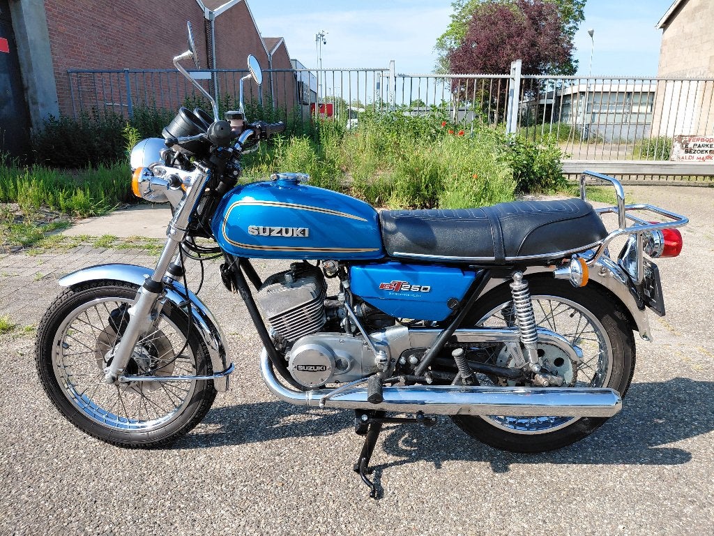 SUZUKI   GT250     1976, Motoren, 2 cilinders, Toermotor, 12 t/m 35 kW