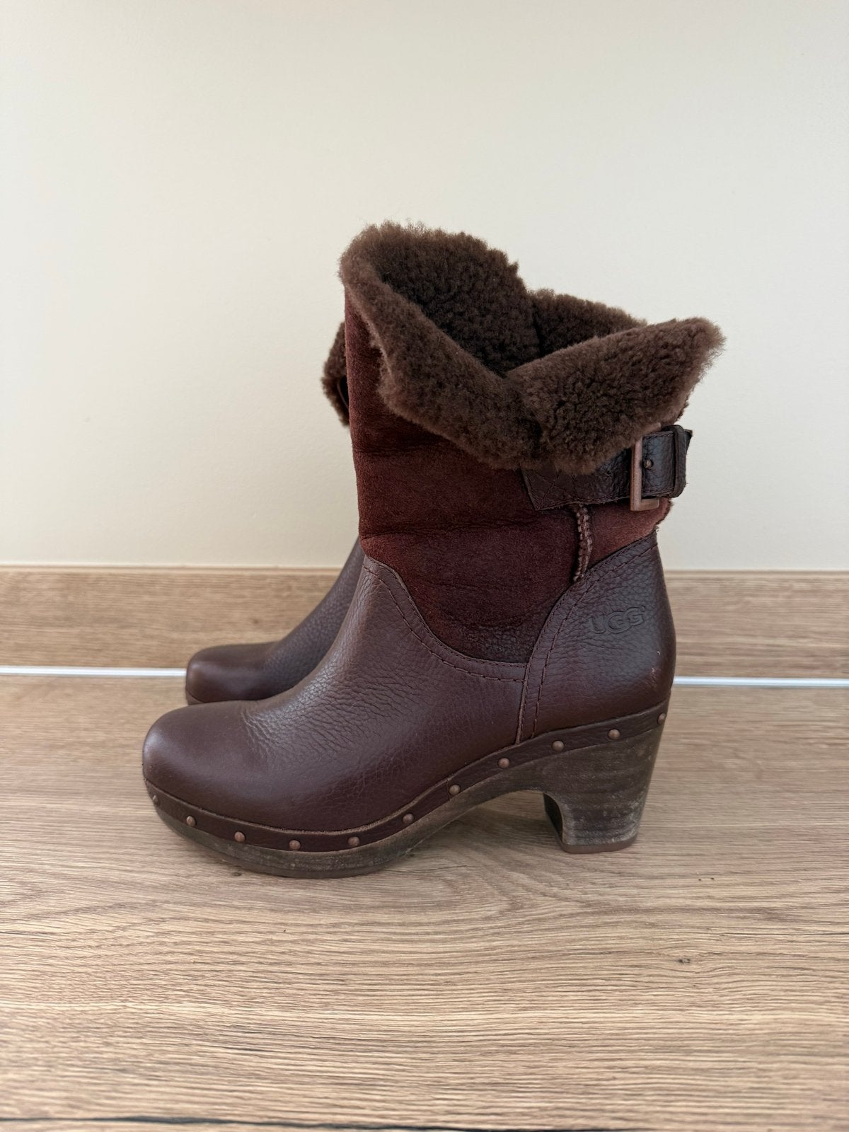 UGG Laarzen met Hak en Bont - Maat 38, Kleding | Dames, Ophalen of Verzenden, Gedragen, Bruin, Lage of Enkellaarzen