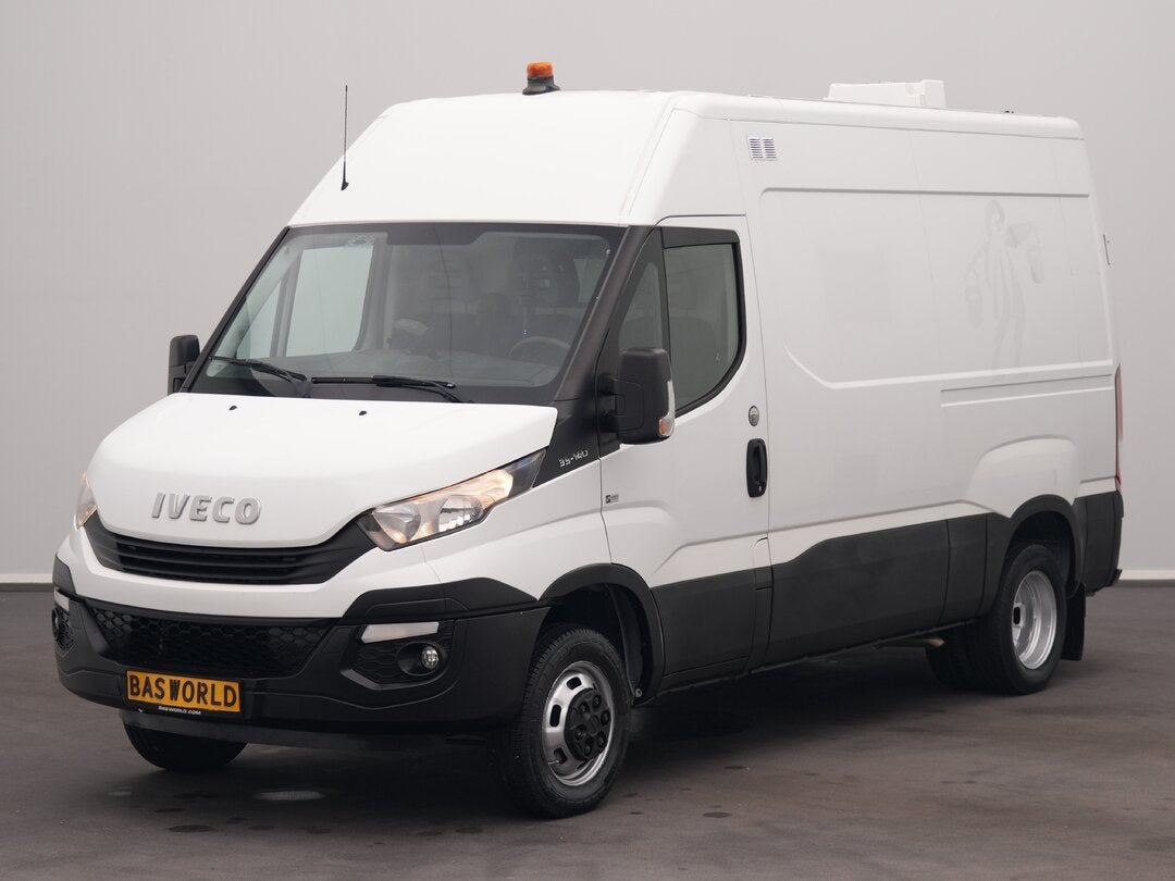Iveco Daily 35C14 Gesloten bestelwagen Dubbellucht L2H2 3,5t, Auto's, Gebruikt, Euro 6, Iveco, Wit