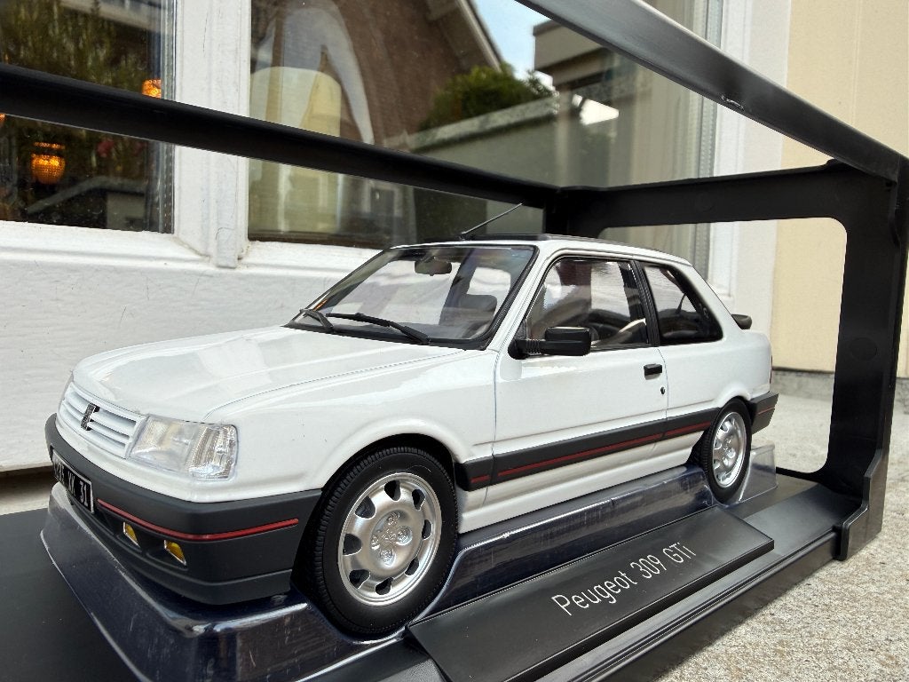 SALE 1:18 Peugeot 309 GTi wit 1988 Norev 184888 SALE, Hobby en Vrije tijd, Auto, Norev, 70-72 Av. de Bohlen, Vaulx-en-Velin, 69120, France