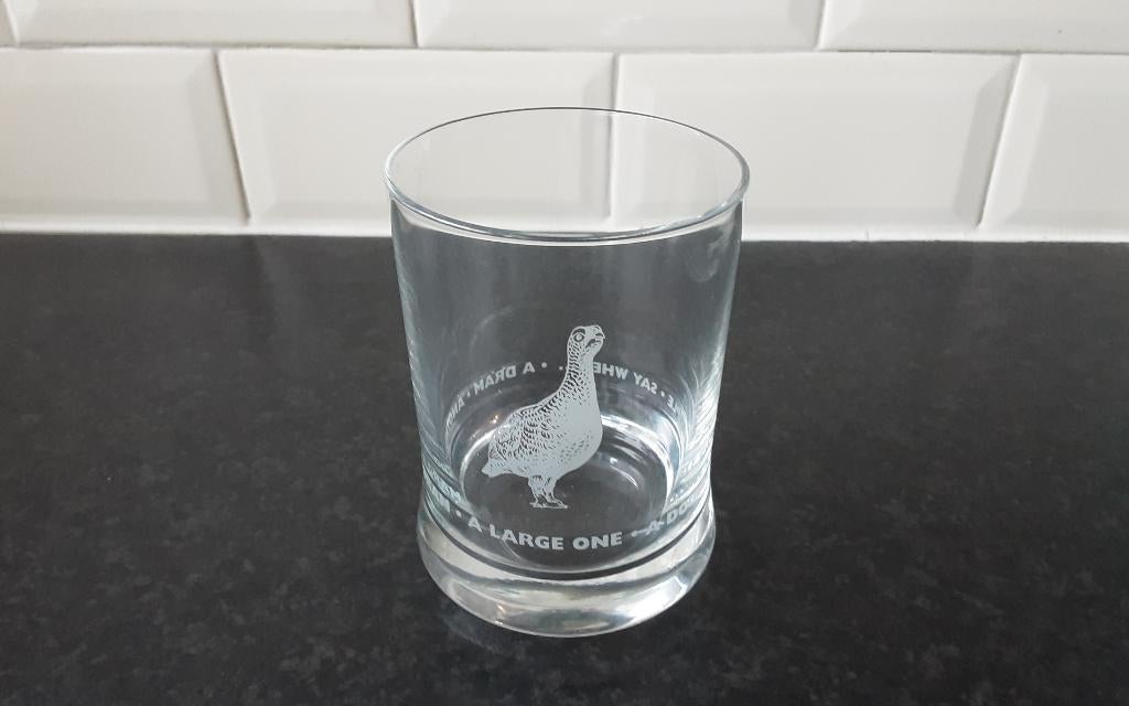 THE FAMOUS GROUSE a dram glas, Verzamelen, Ophalen of Verzenden, Zo goed als nieuw, Borrel- of Shotglas