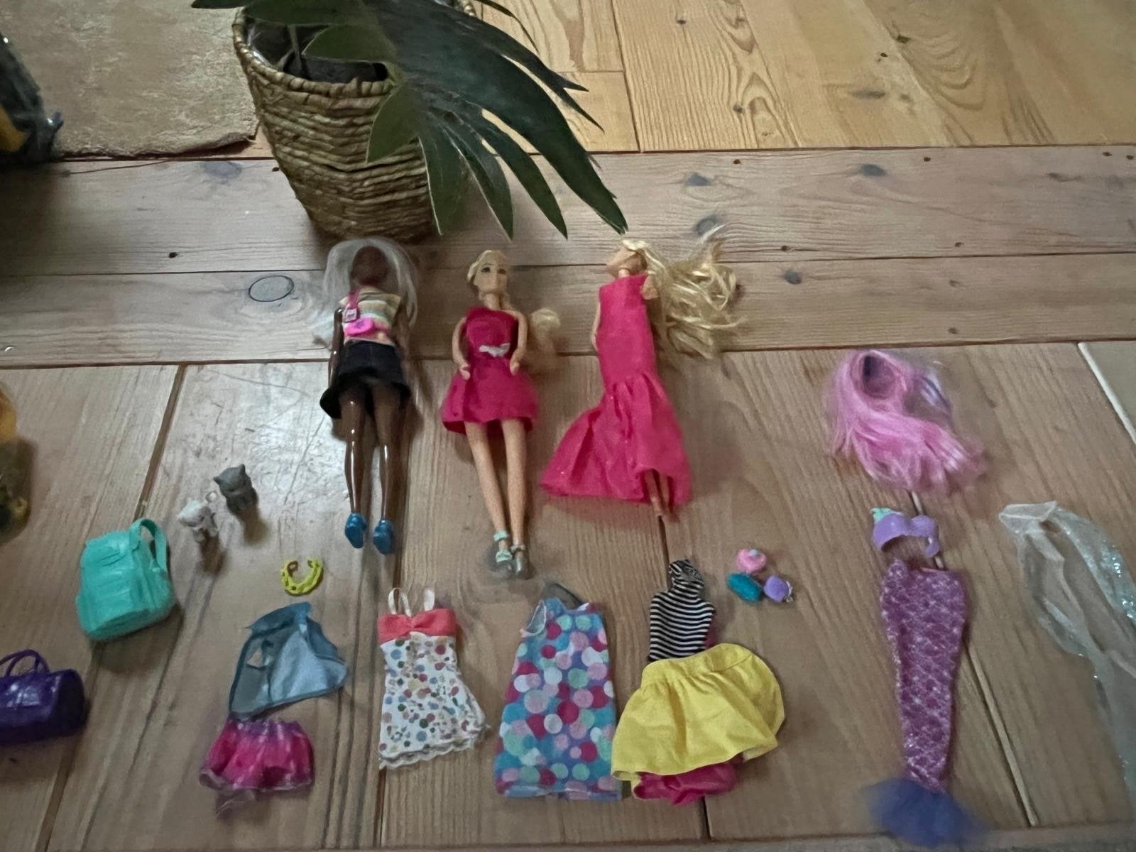 Leuke Barbies met extra kleding en accessoires, Ophalen of Verzenden, Gebruikt, Barbie