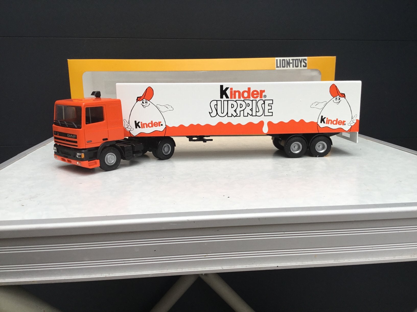Lion car Daf 95 / 400 Kinder Surprise, Ophalen of Verzenden, Zo goed als nieuw, Bus of Vrachtwagen, Lion Toys