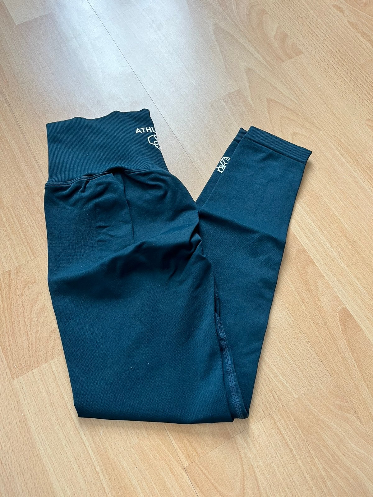Athletic Bee Legging M - Donkergroen - Zo goed als nieuw, Kleding | Dames, Leggings, Maillots en Panty's, Legging, Maat 40/42 (M)