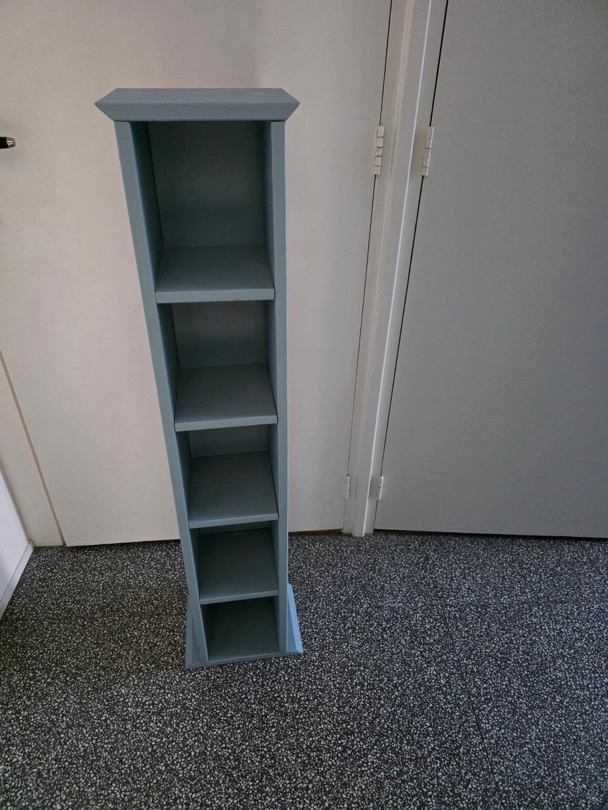 Blauwe kast gratis af te halen in Spijkenisse, Ophalen, Met plank(en), Minder dan 50 cm, Gebruikt