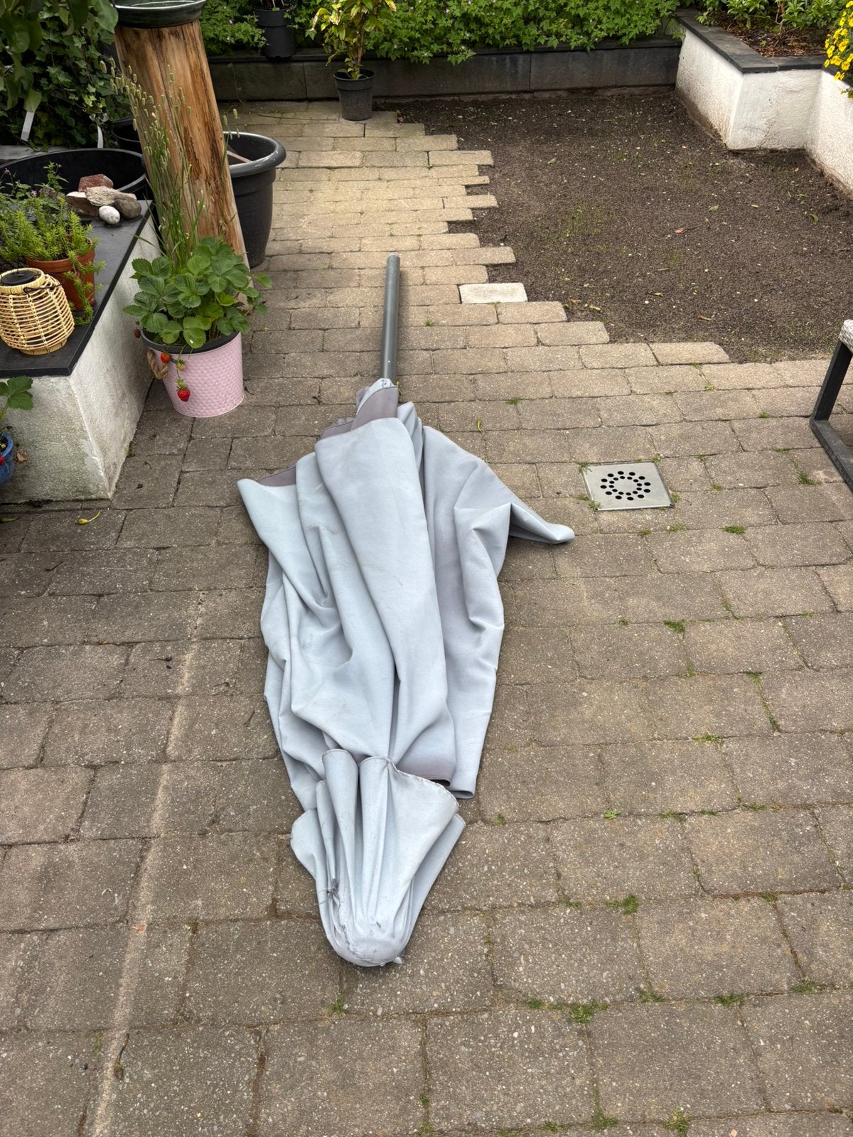 Gratis parasol, Tuin en Terras, Parasols, Ophalen, Gebruikt, Zweefparasol