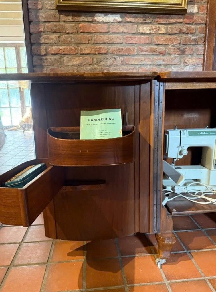 Naaimachine te koop, Ophalen