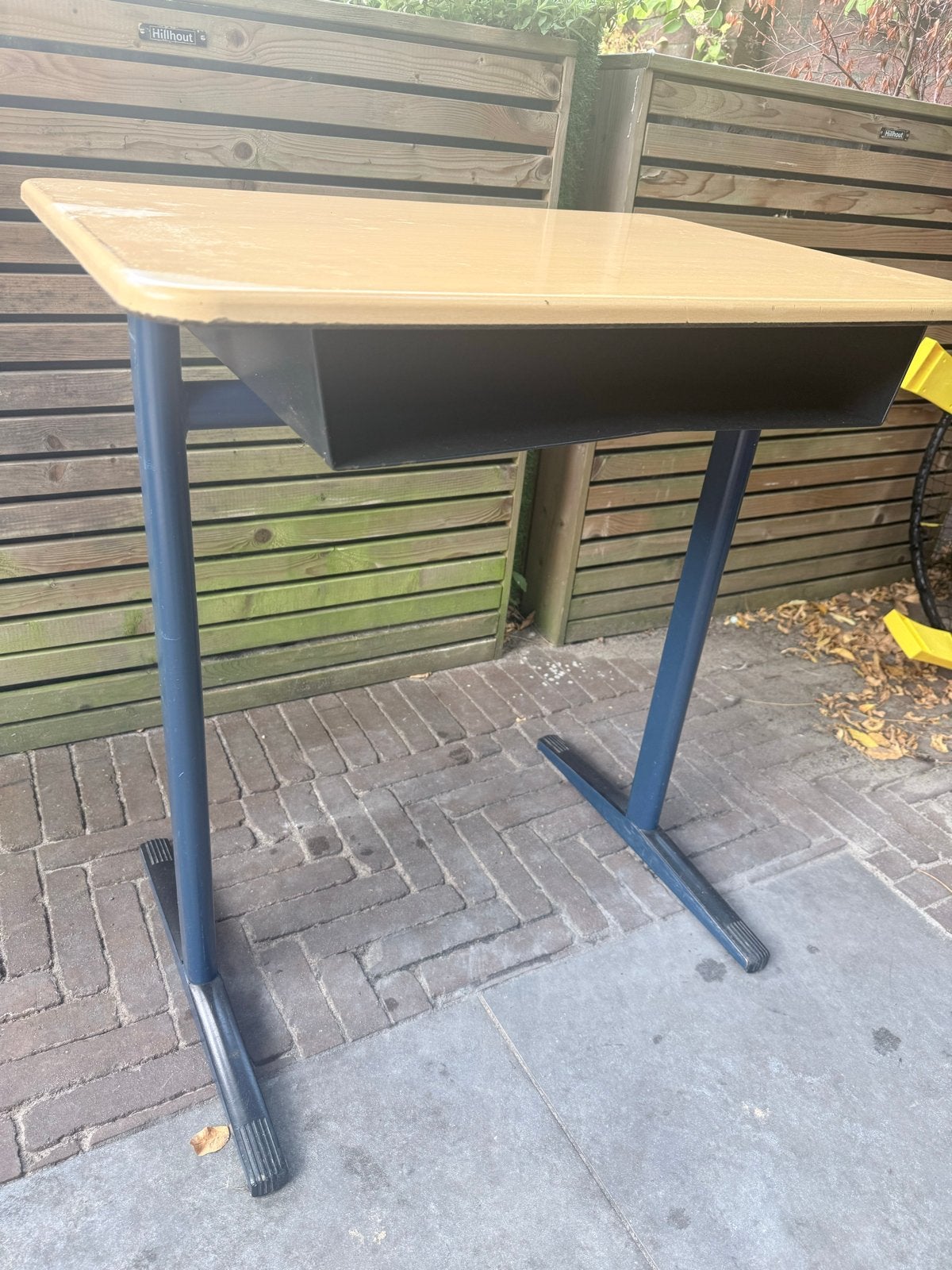 Stevig schoolbureau, kinder buro, werkblad, Ophalen, Gebruikt, Tot twee personen, 50 tot 100 cm