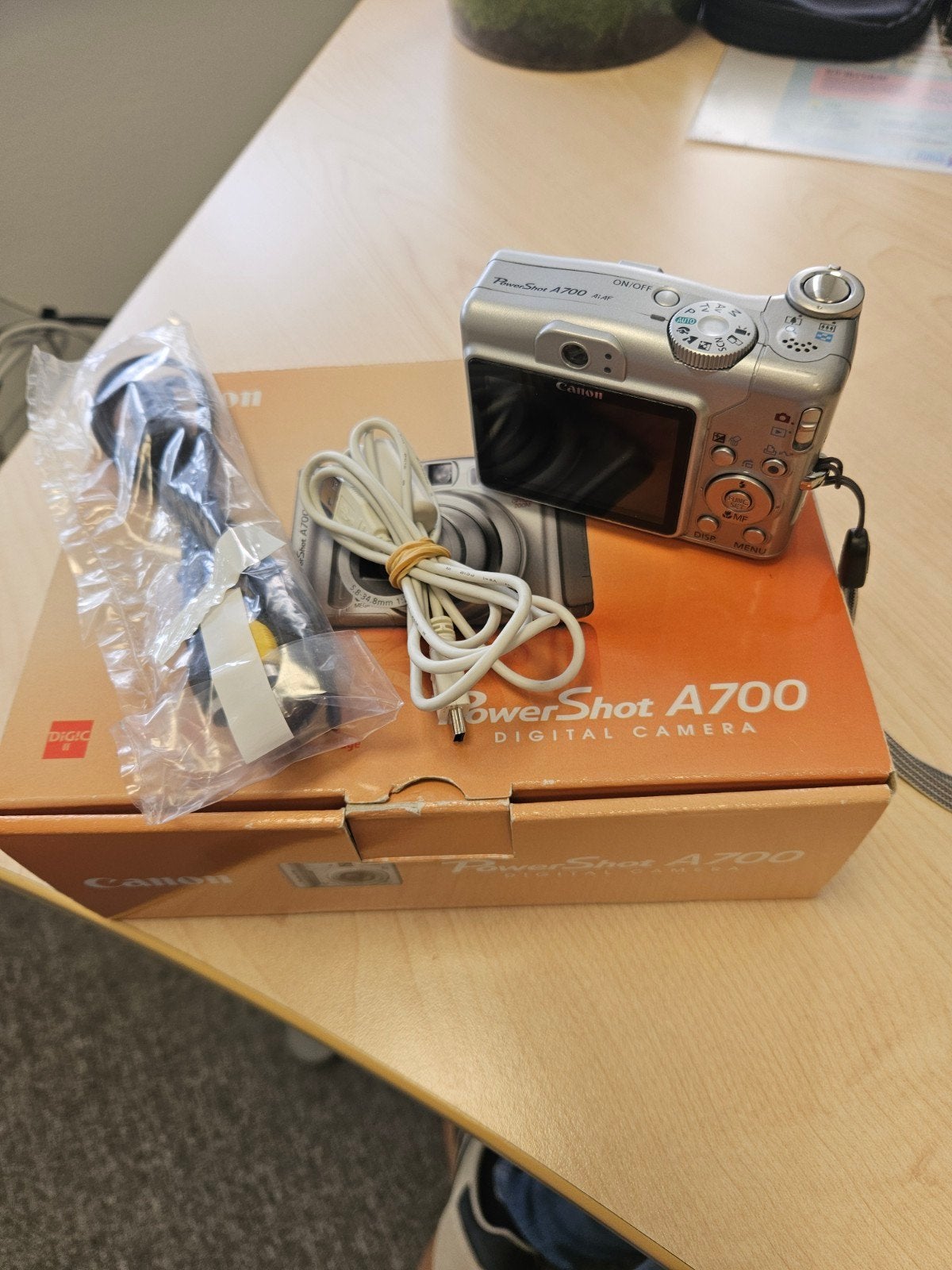Canon PowerShot A700 digitale camera, Ingebouwde flitser, Gebruikt, USB-kabel, Canon