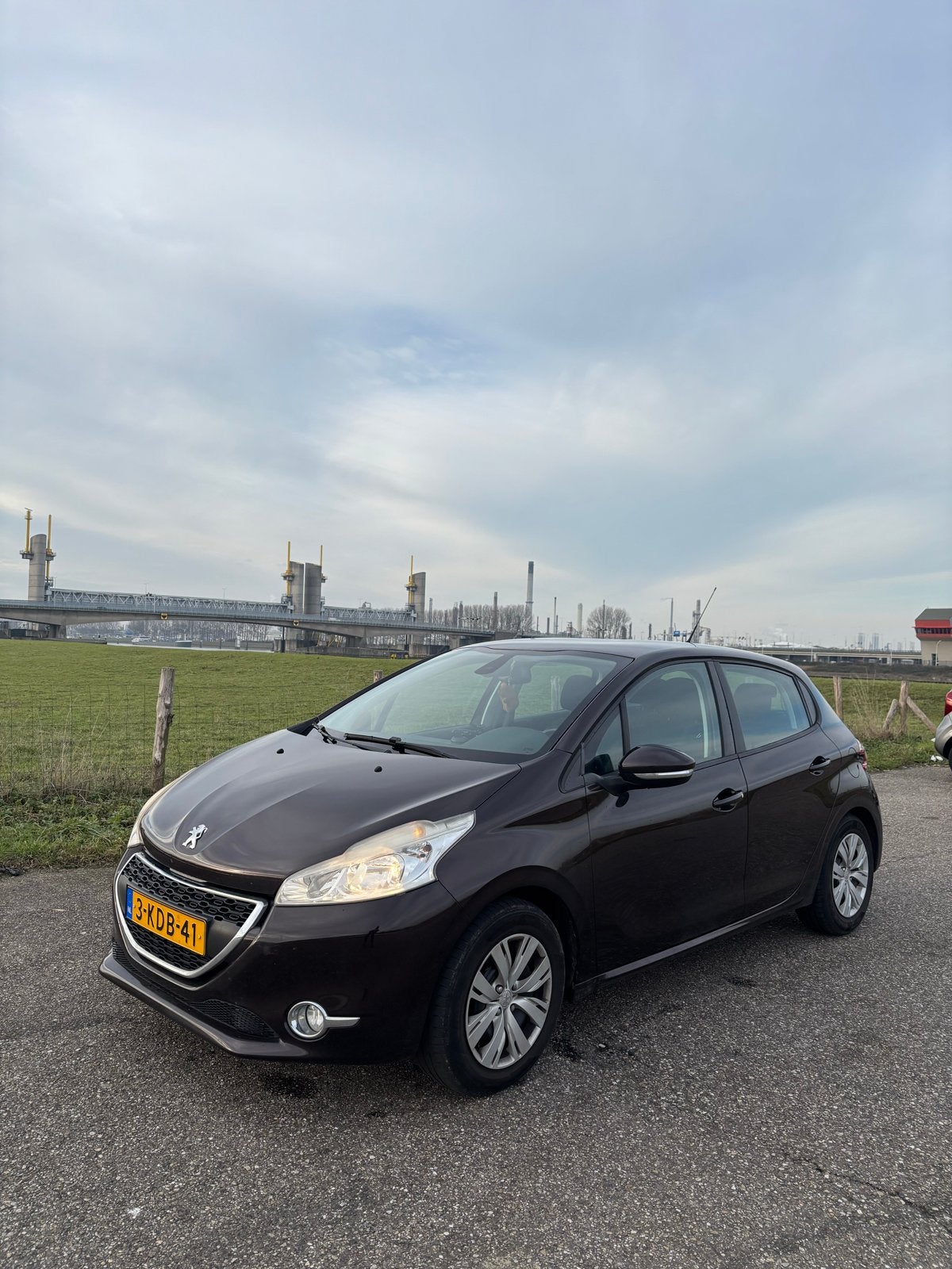 Peugeot 208 1.2 VTI 60KW/82PK 5-D 2013 Bruin, Auto's, Voorwielaandrijving, 31 €/maand, 1199 cc, Bruin