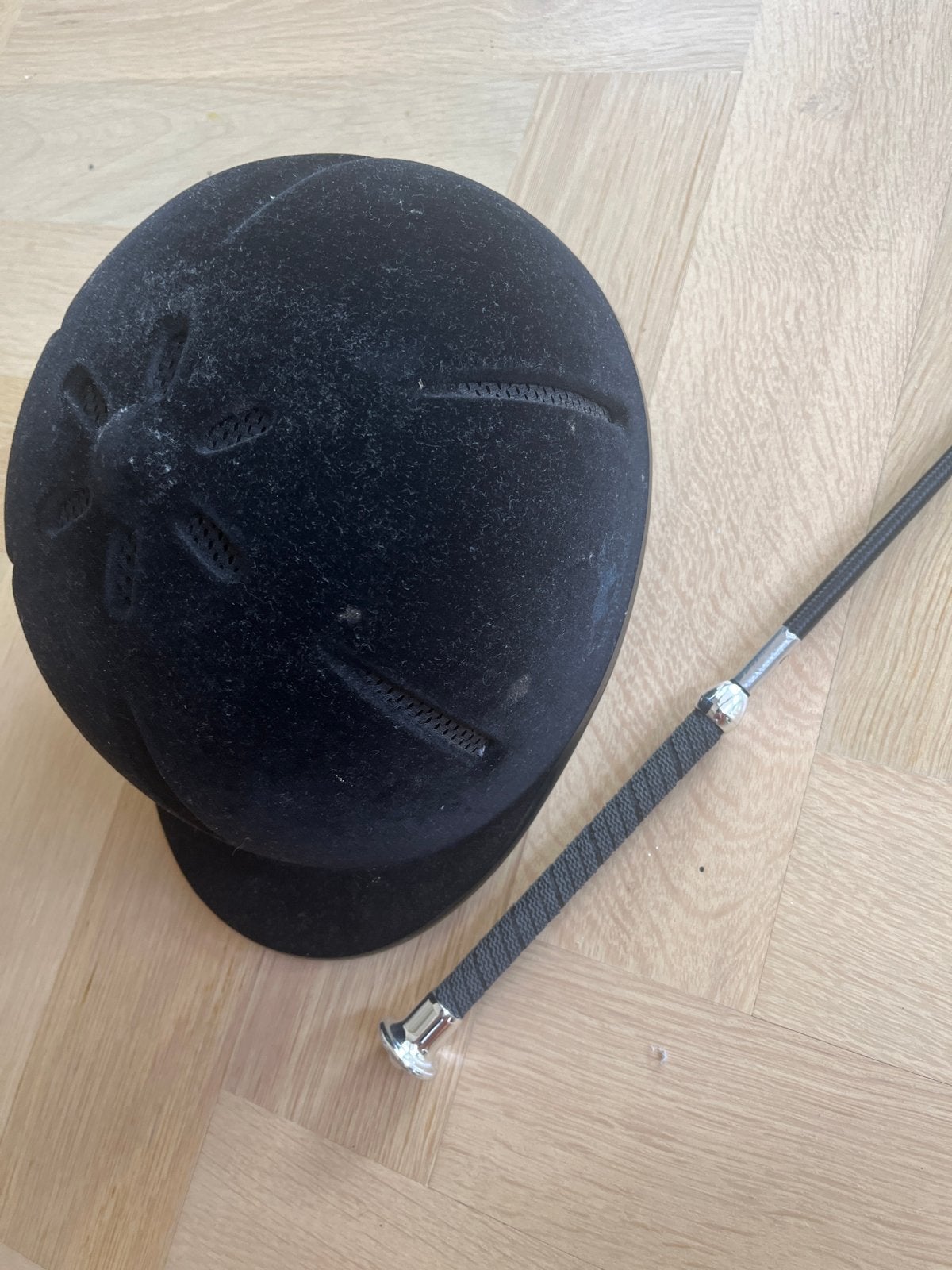 Red Horse Cap & zweepje (80cm), Ophalen, Zo goed als nieuw, Dressuur