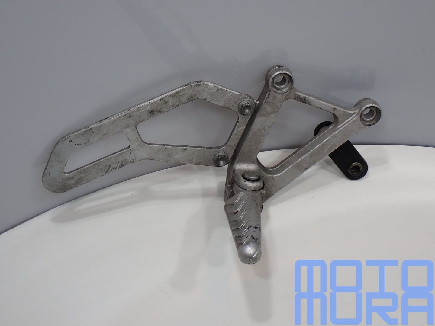 Voetsteun rchts voor de Aprilia RSV Mille 1000 1998 - 2003 G, Gebruikt, -, -, Ophalen of Verzenden