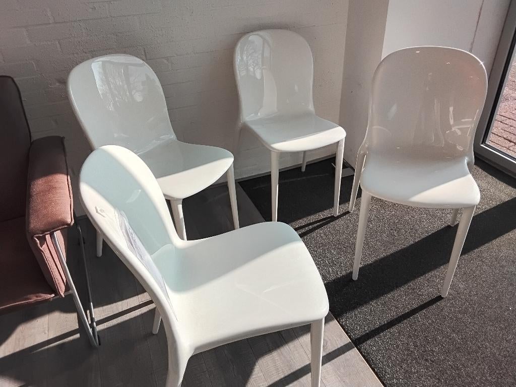 Kartell 4 st. eetstoelen.  Second Life Wolvega., Ophalen, Kunststof, Wit, Zo goed als nieuw