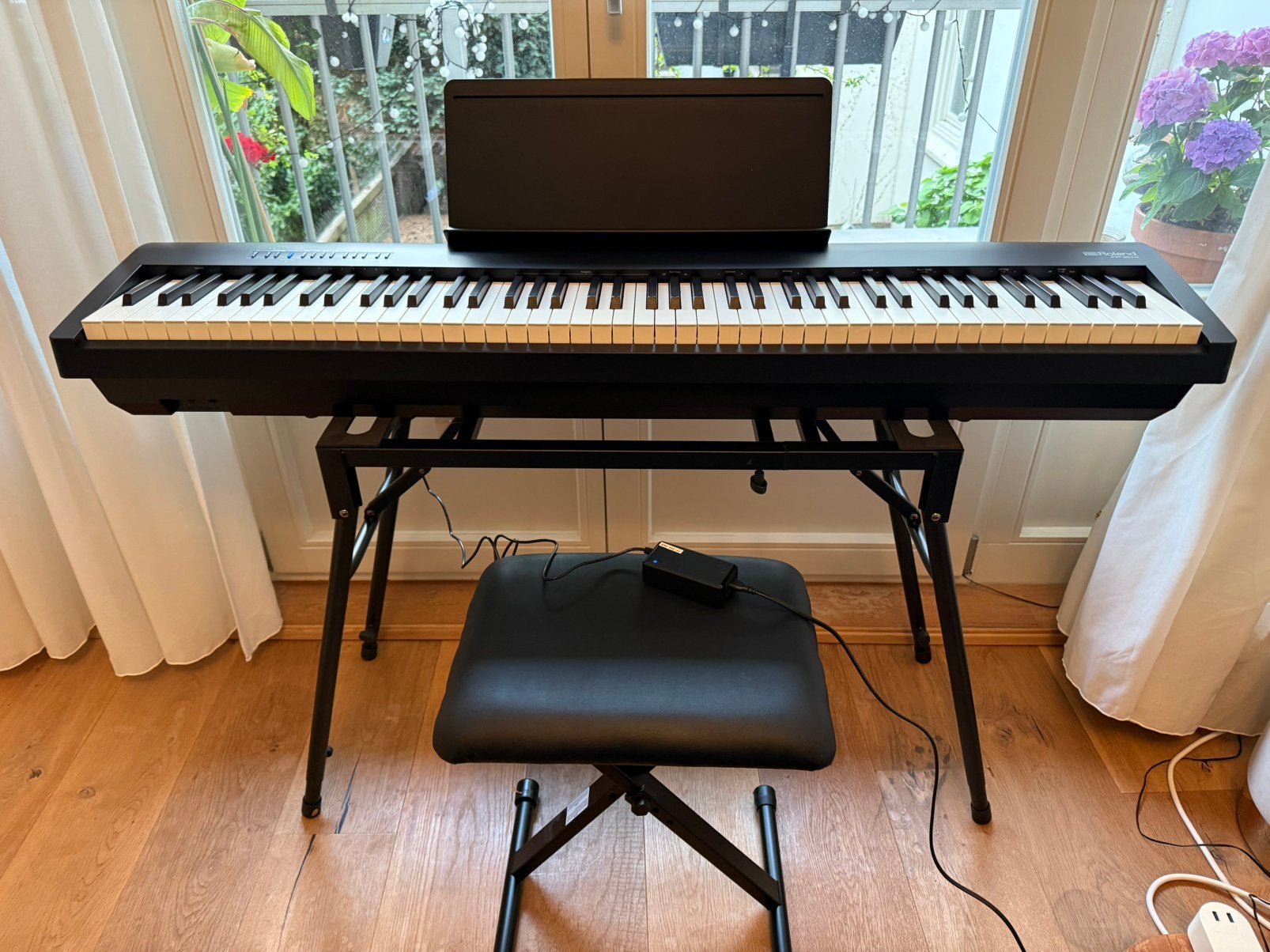 Roland FP-30X BK + Maene stand, bank en koptelefoon, Ophalen, Zwart, Digitaal, Zo goed als nieuw